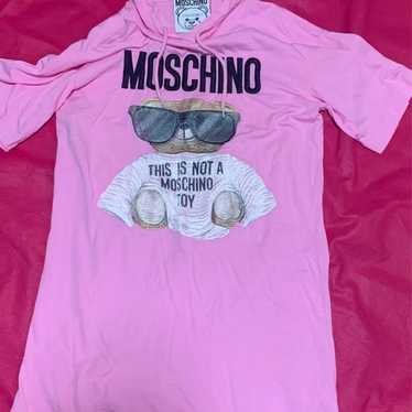 Short-sleeved pink Moschino.