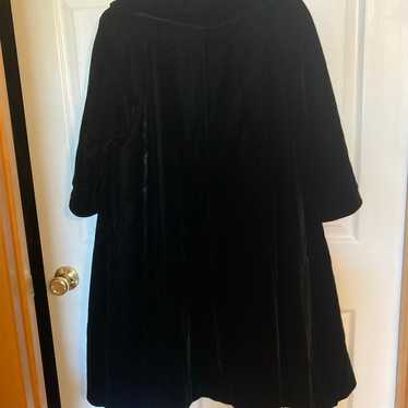 Vintage Black Velvet Evening Coat Lined in white … - image 1