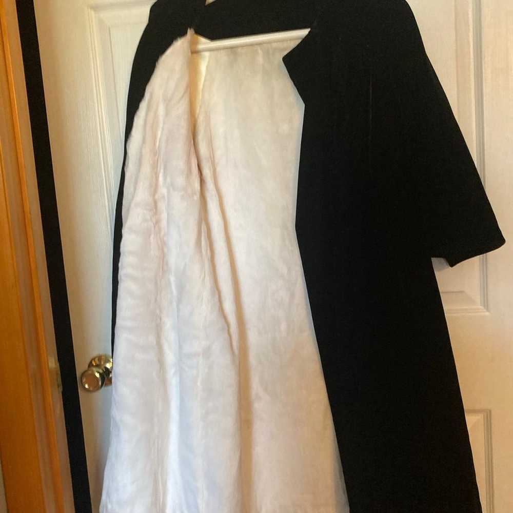 Vintage Black Velvet Evening Coat Lined in white … - image 2