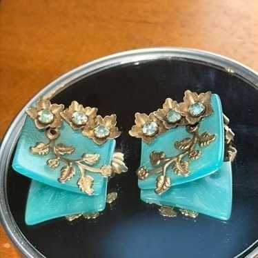 Gorgeous vintage 50s/60s turquoise thermoset clip 