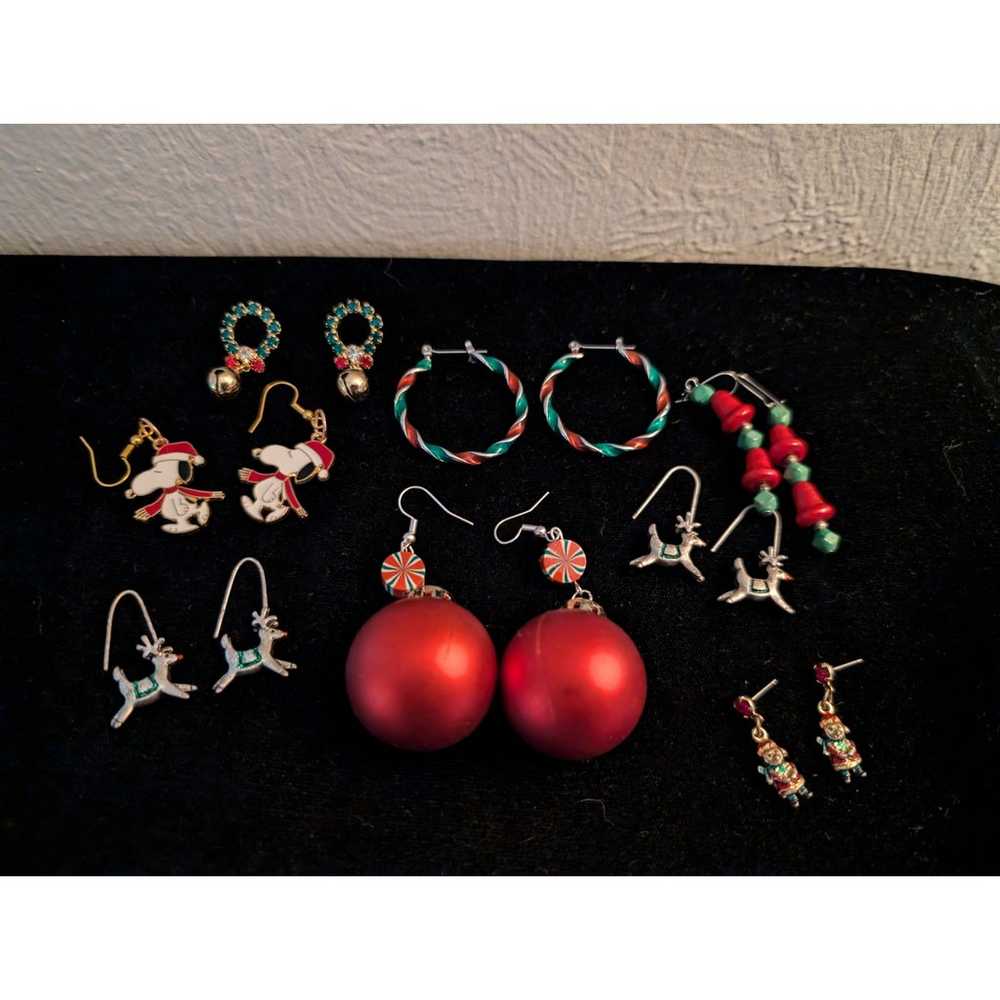 Vintage Lot of Eight Pair Christmas Themed Pierce… - image 9