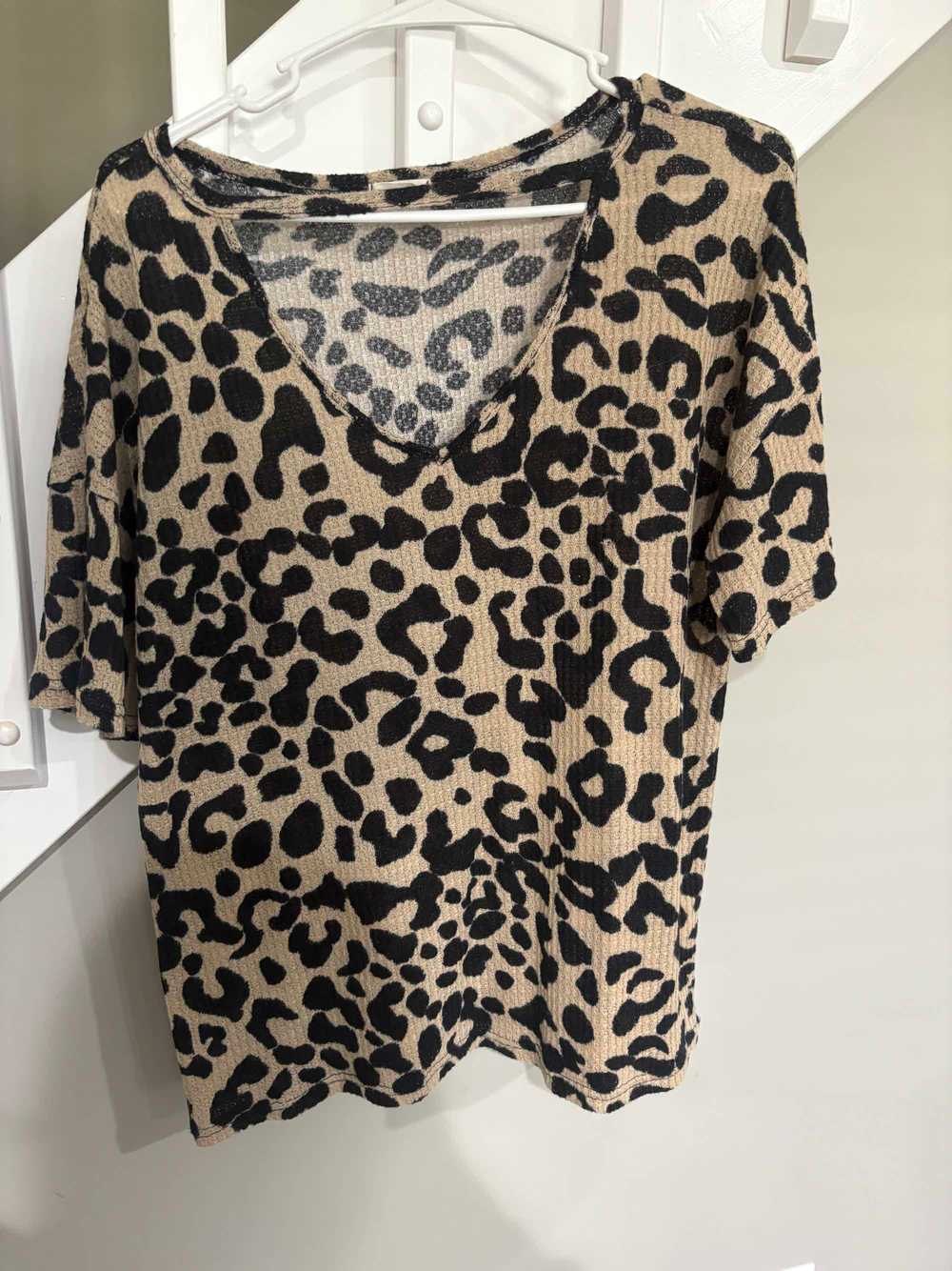 Lane 201 Leopard Cut Out V-Neck - image 3