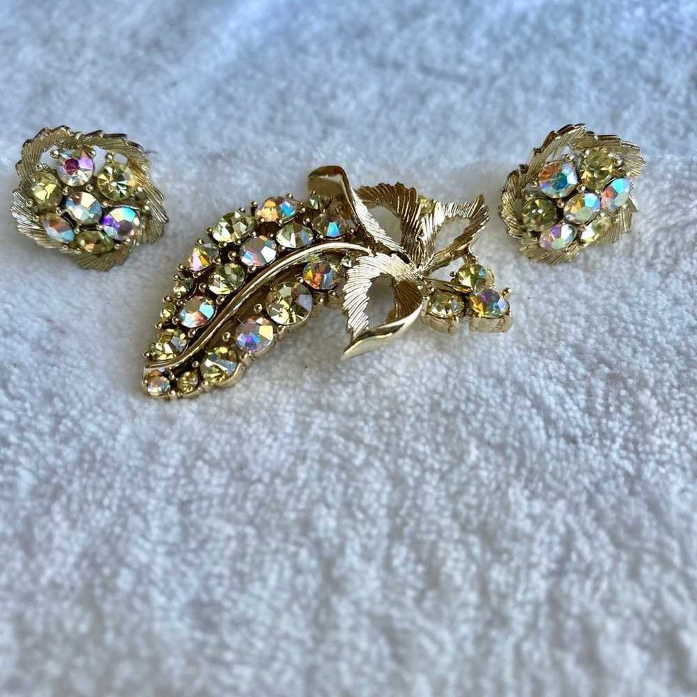 Vintage Lisner Aurora Borealis Rhinestone Brooch … - image 11