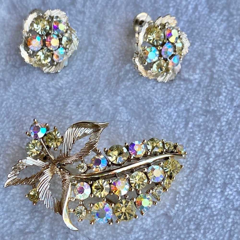 Vintage Lisner Aurora Borealis Rhinestone Brooch … - image 1