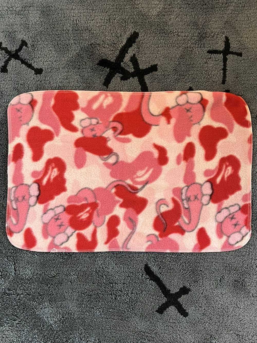 Bape Bape x Kaws Pink Bendy Camo Mini Blanket 2005 - image 2