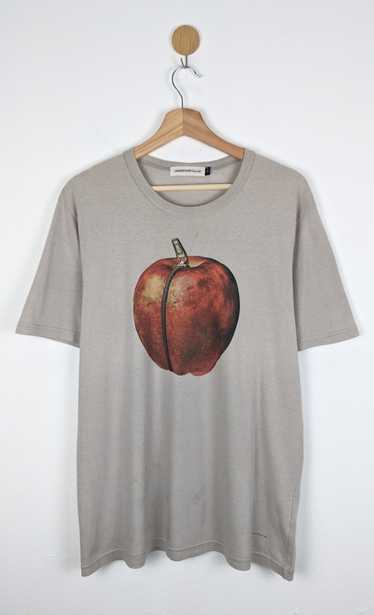 Undercover Undercover Apple Zip Artwork by Teemu R