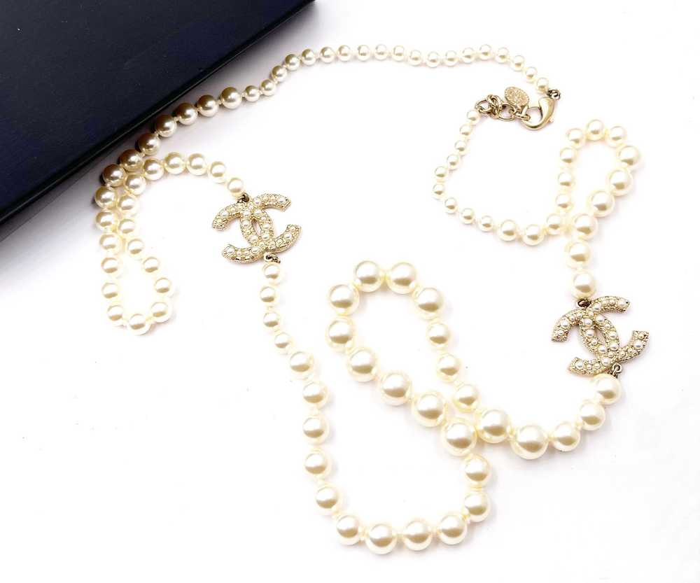 Chanel Chanel Gold CC Scatter Pearl Necklace 100 … - image 2