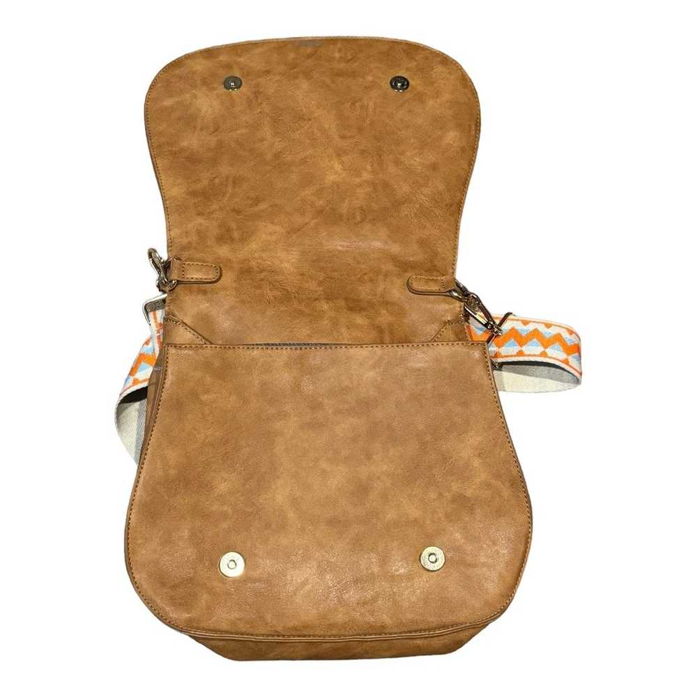 URBAN EXPRESSIONS KHLOE CROSSBODY BAG TAN with Gu… - image 6