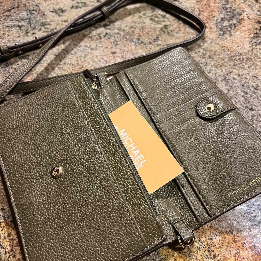 Authentic MIchael Kors phone bad - image 2