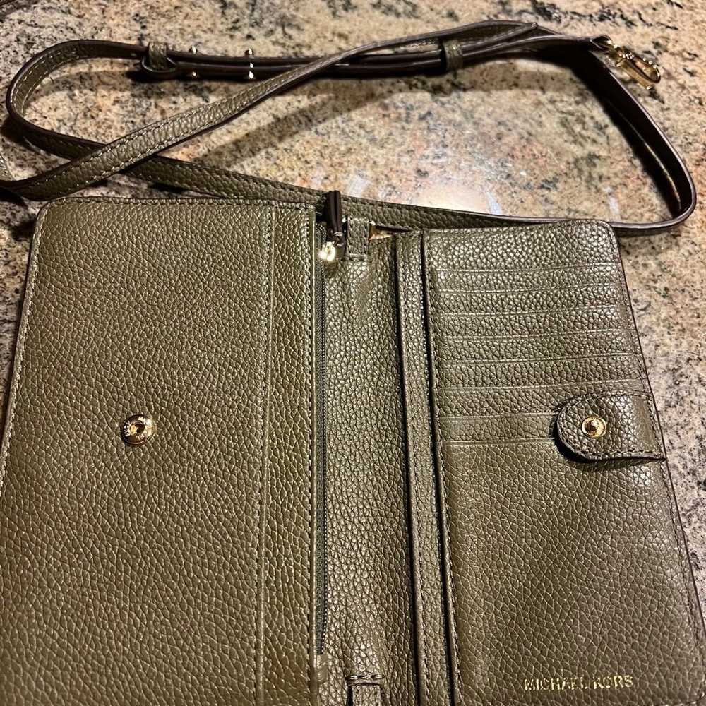 Authentic MIchael Kors phone bad - image 3