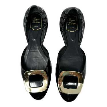 Roger Vivier Dorsay patent leather ballet flats