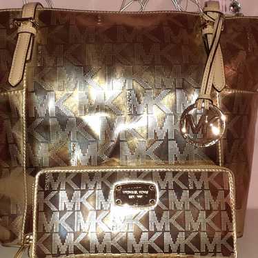 MICHAEL KORS PURSE AND WALLET