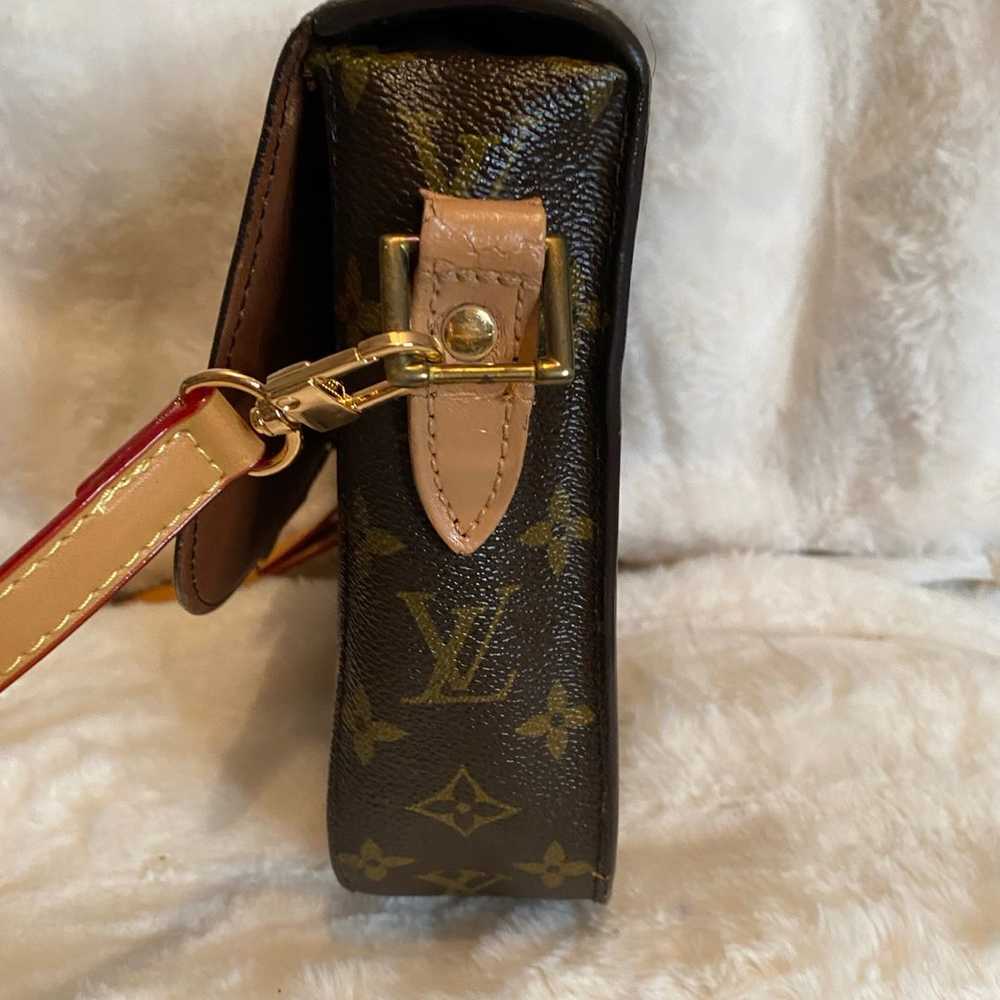 Authentic Louis Vuitton’s vintage Saint Cloud bag - image 9