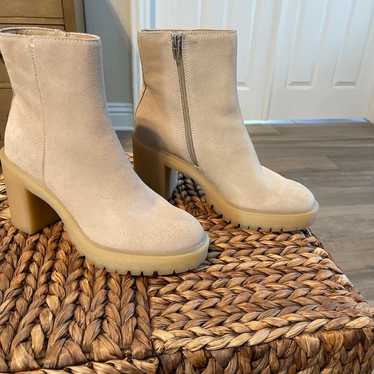 Dolce Vita Suede boots!!