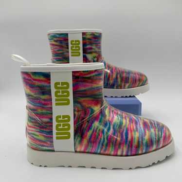 Ugg classic clear mini pixelate rainbow women’s 8 