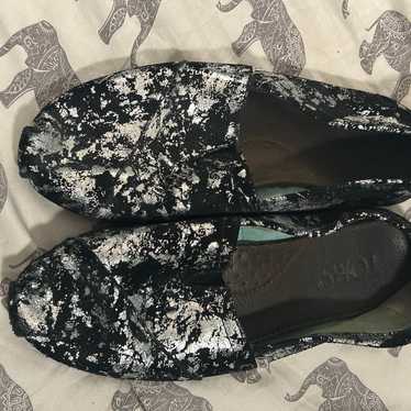 TOMS Women's Black and Silver Flats Size 12