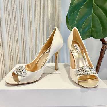 Badgley Mischka Cream Satin Heels Shoes Pumps Dia… - image 1