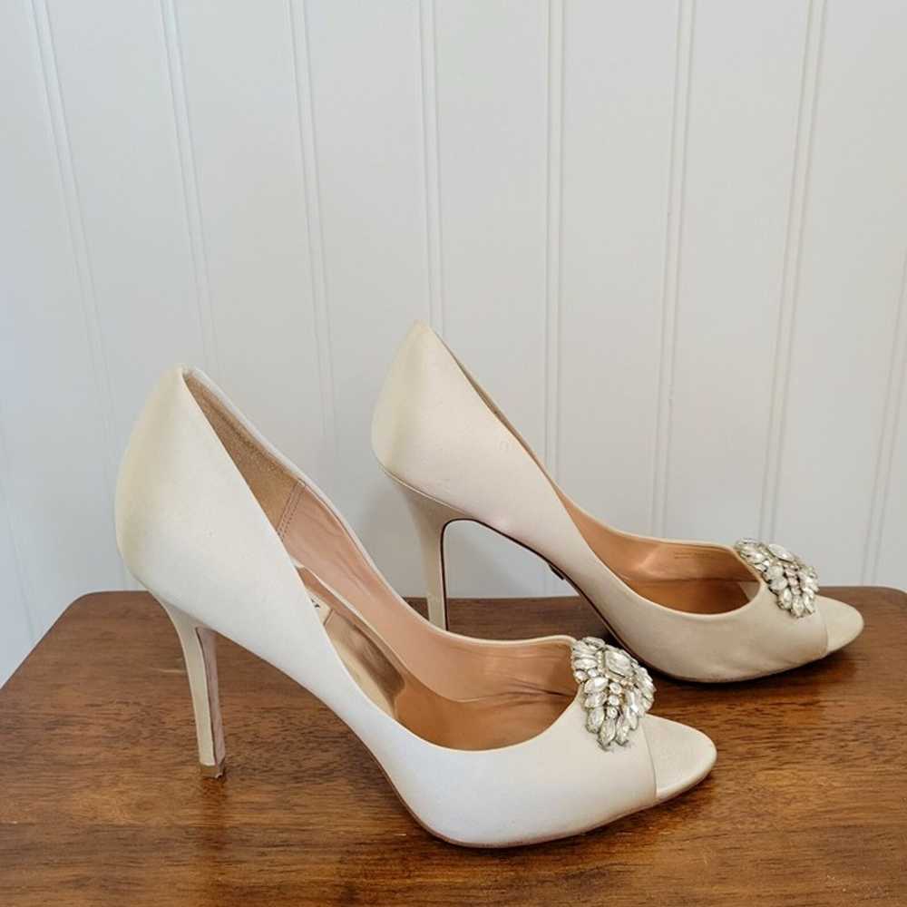 Badgley Mischka Cream Satin Heels Shoes Pumps Dia… - image 6