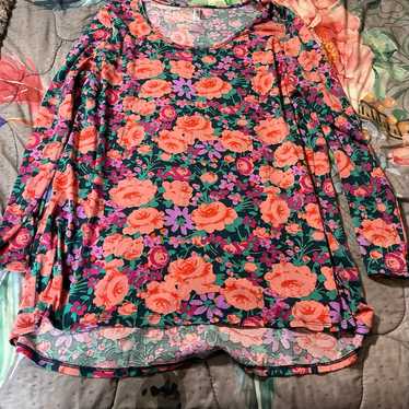 LuLaRoe Lynnae Women’s size 3XL (runs small) Top - image 1