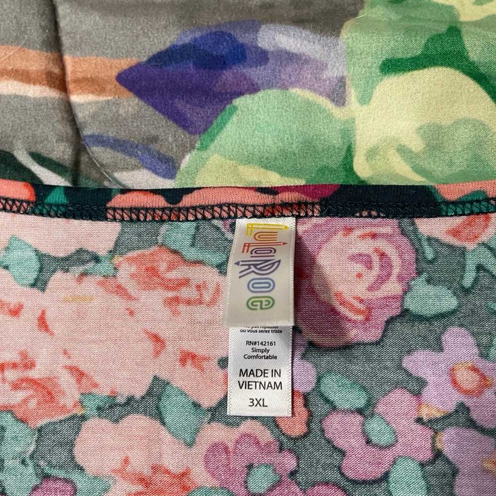 LuLaRoe Lynnae Women’s size 3XL (runs small) Top - image 2