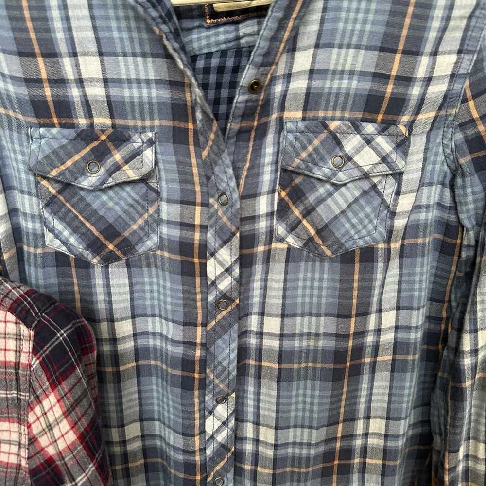 Lot of 3 flannels - image 5