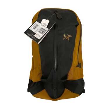 に*こ様 arc'teryx arro 22 backpack Arc'teryx Arro 22 Backpack - Black & Gold | WAY OUT CACHE