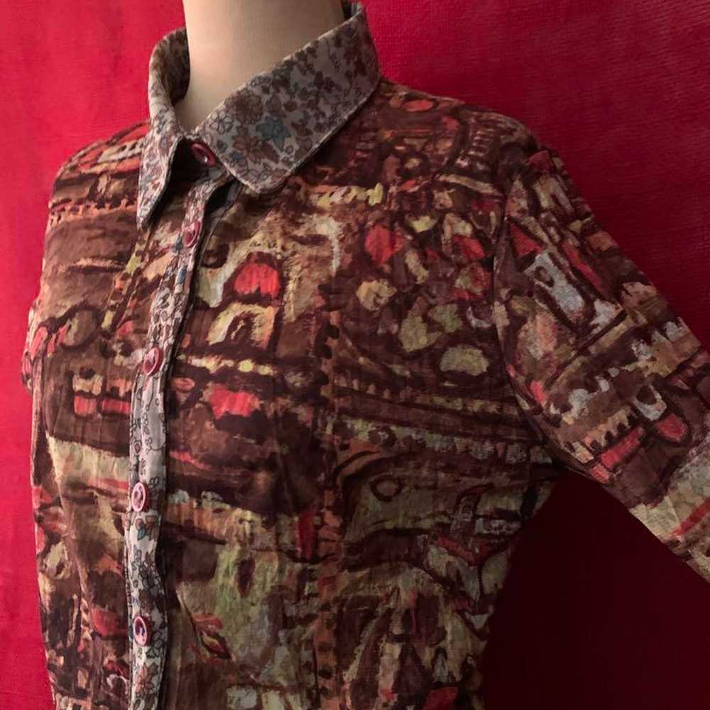 ◎Red-roofed town floral panel blouse sheer stretc… - image 7