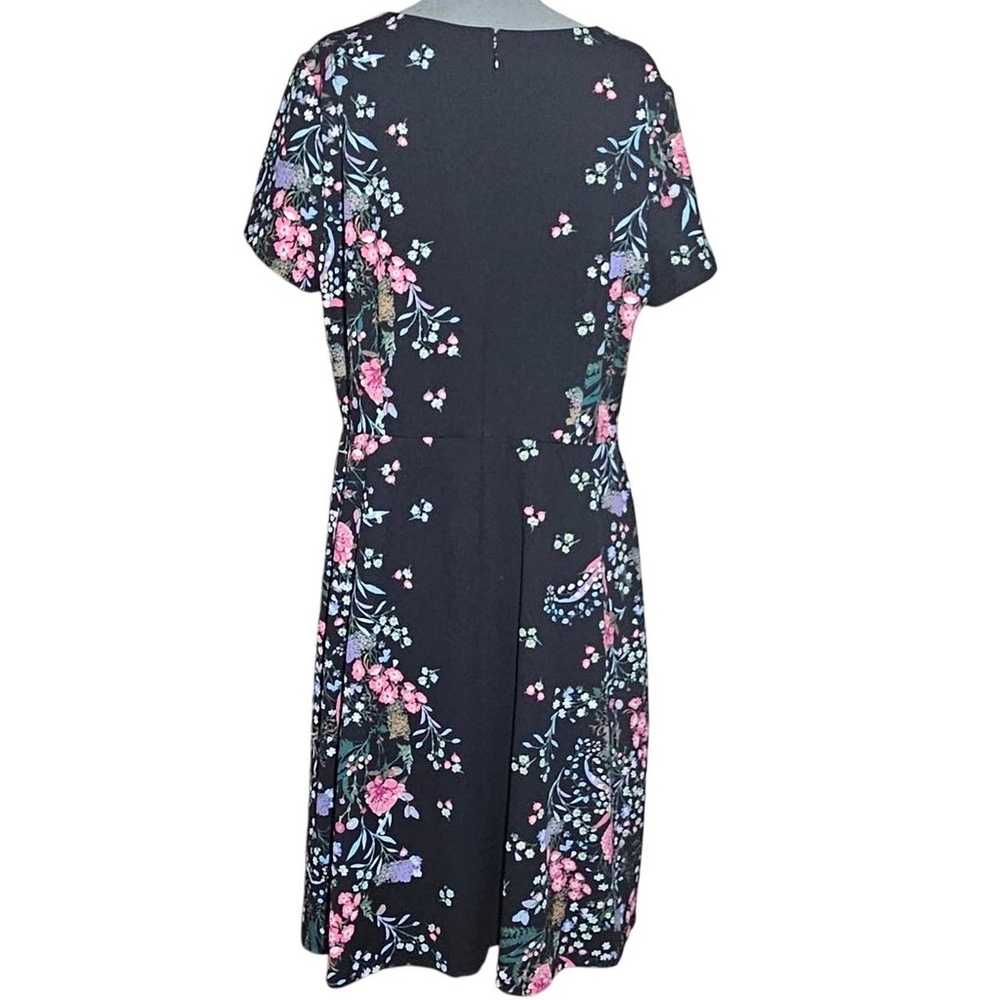 Adrianna Papell Black Floral V Neck Dress with Po… - image 2