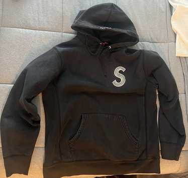 FW17 SUPREME TONAL S LOGO SWEATSHIRT BLACK 黒 S-XL 送料無料 Supreme Overdyed S Logo Hooded Sweatshirt (SS23) - $158