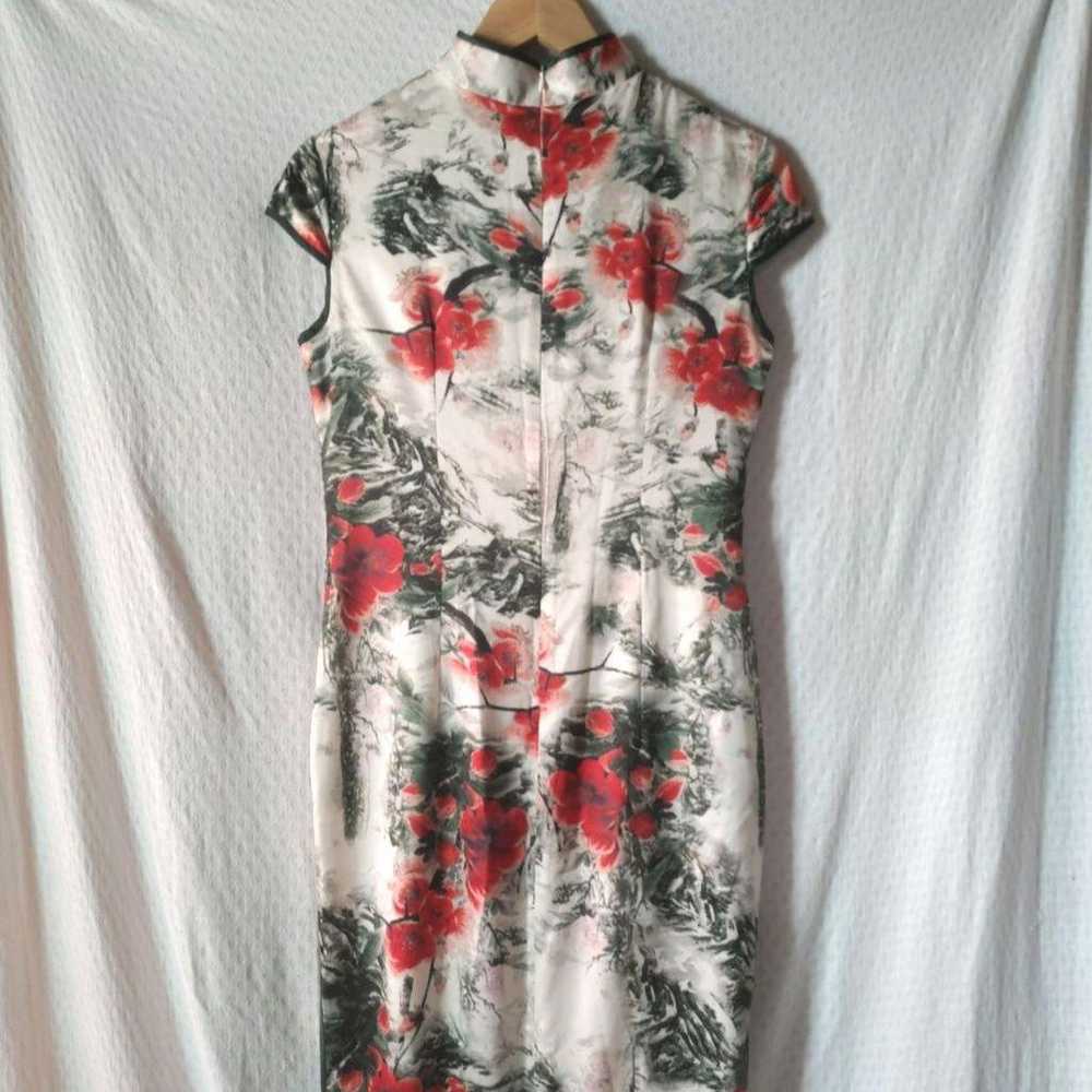 A gorgeous floral-patterned cheongsam. - image 10