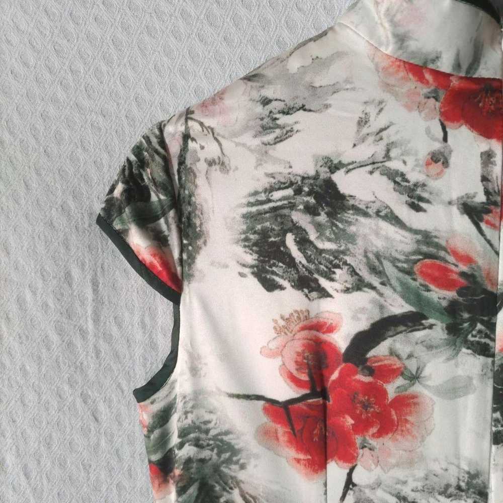 A gorgeous floral-patterned cheongsam. - image 12