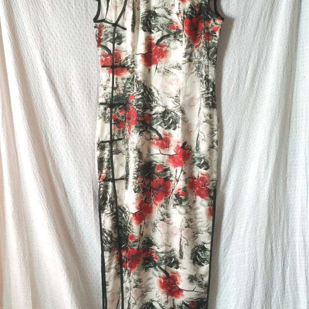 A gorgeous floral-patterned cheongsam. - image 2