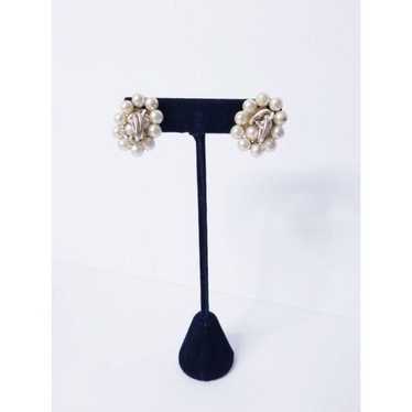 Vintage pearl cluster clip on earrings - image 1