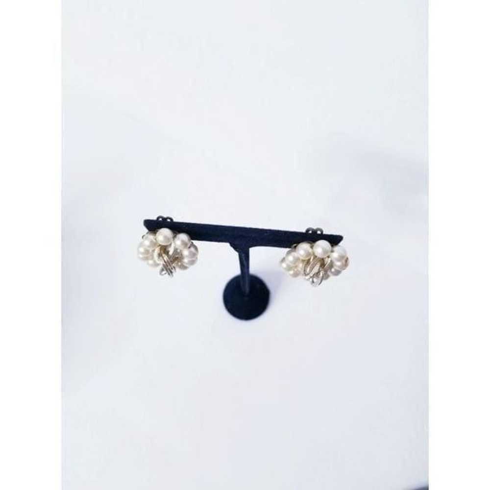 Vintage pearl cluster clip on earrings - image 3