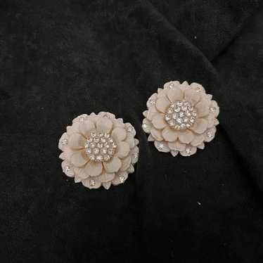 Vintage white flower rhinestone earrings