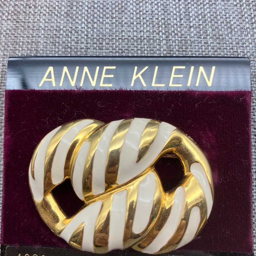 Anne Klein Knot Brooch Pin 2 In Gold White Enamel… - image 2