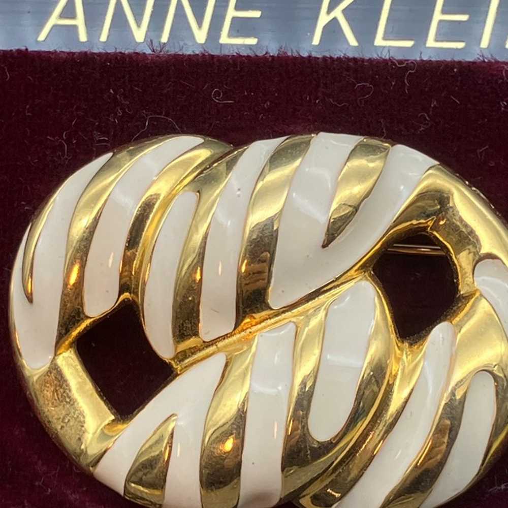 Anne Klein Knot Brooch Pin 2 In Gold White Enamel… - image 3