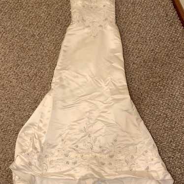 ivory lace strapless mermaid wedding dress