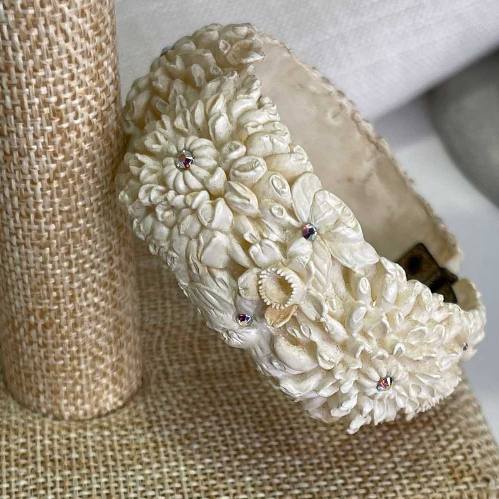 Celluloid flower clamper - image 2