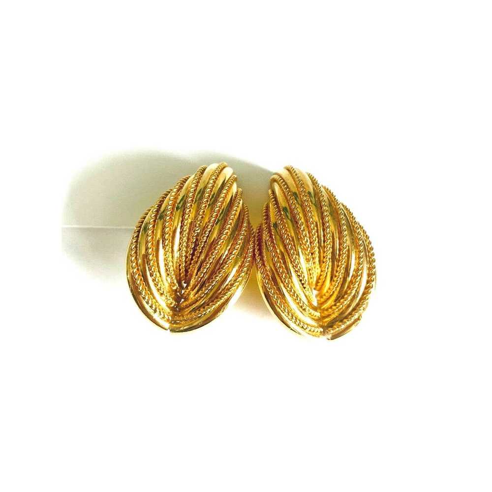 VTG Beautiful Estate Textured Large Gold Tone Cli… - image 2