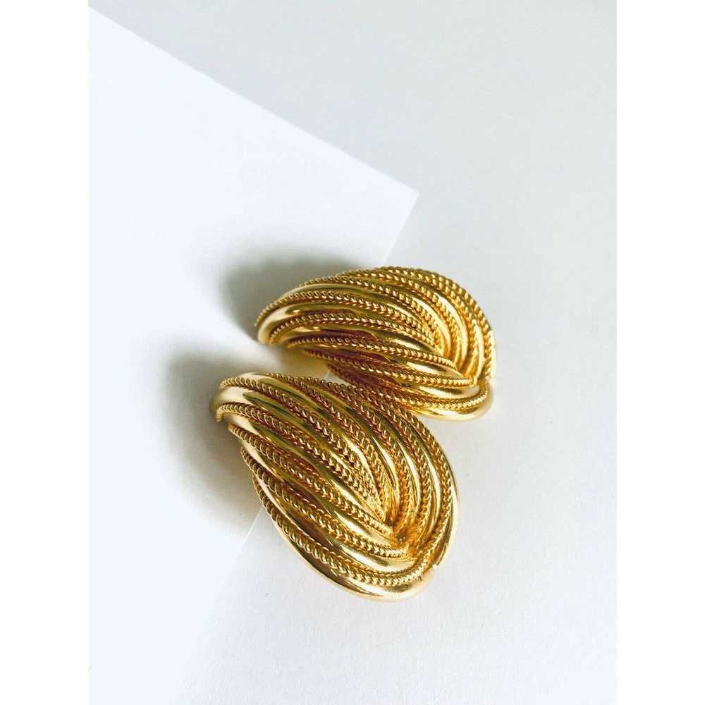 VTG Beautiful Estate Textured Large Gold Tone Cli… - image 3