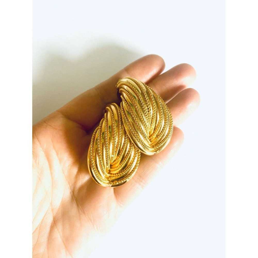 VTG Beautiful Estate Textured Large Gold Tone Cli… - image 8