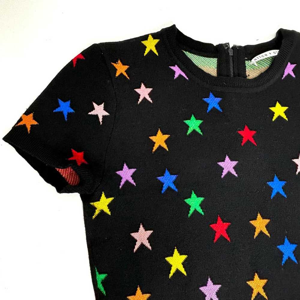 Alice + Olivia Hayden Short Sleeve Multi Color Kn… - image 5