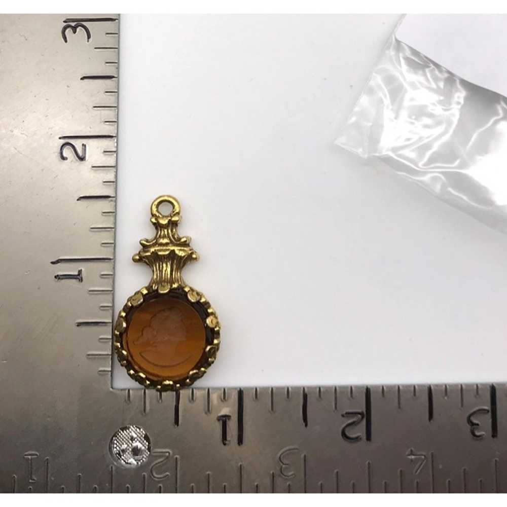 Vintage Intaglio Pendant gold tone - image 5