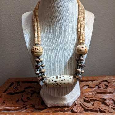 Carved outlet Bone Bead Necklace, Antique Hand Carved Fluted Bone Beads, Ivory color, 36 in. long, Original clasp, Amazing Condition!