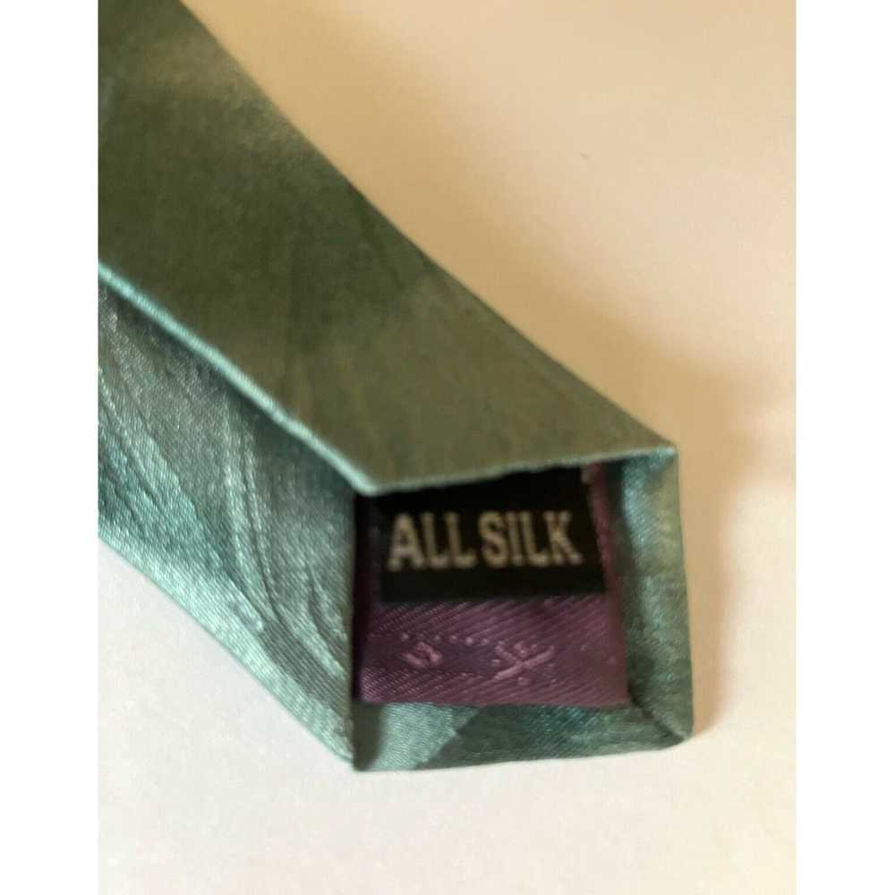 Vintage Silk Necktie for Men Featuring the New Je… - image 7