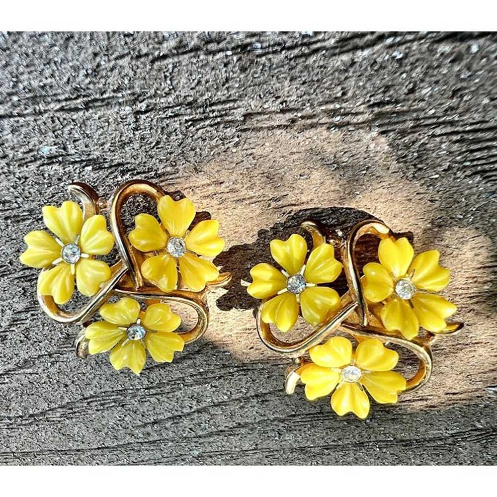 Trifari Yellow Floral Clip-On Earrings With Rhine… - image 6