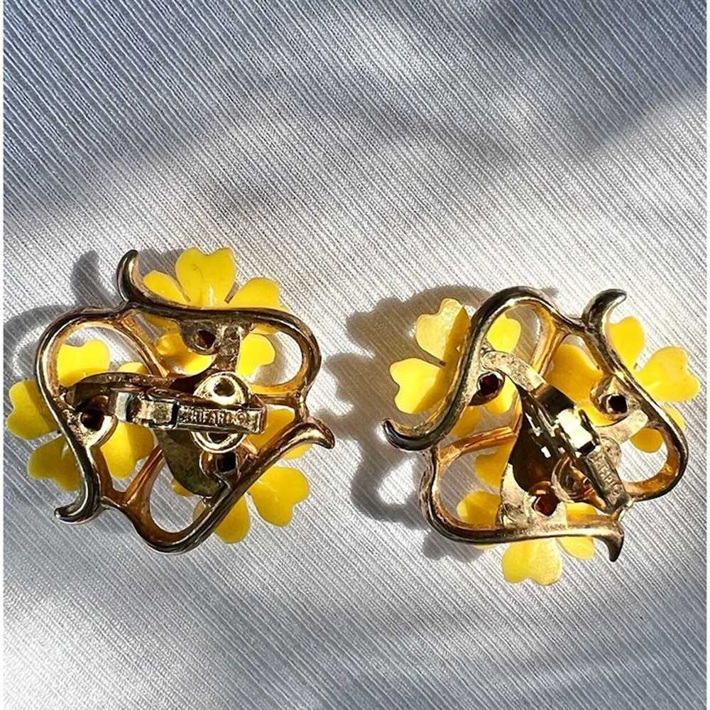 Trifari Yellow Floral Clip-On Earrings With Rhine… - image 7