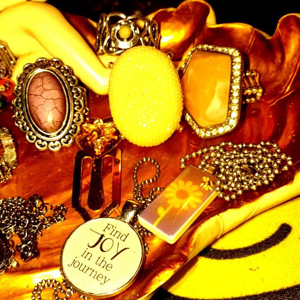 Huge vintage jewelry lot$50 for all or any 3 item… - image 2