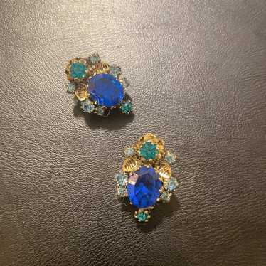 vintage Austria blue rhinestone beautiful clip on 